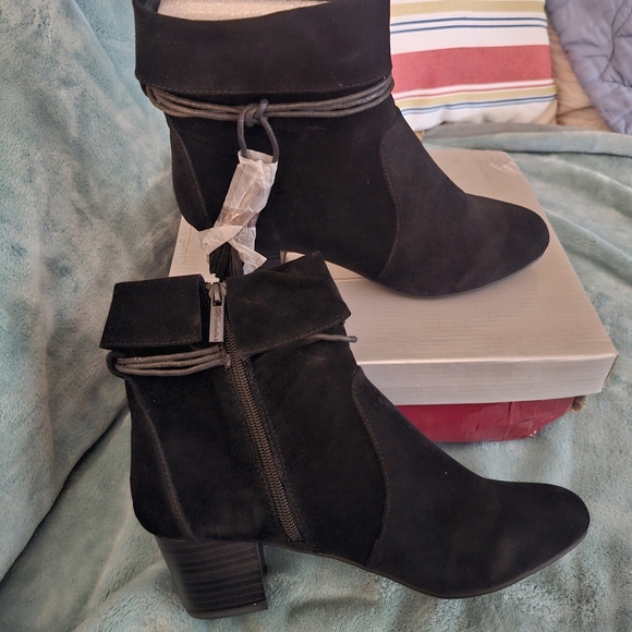 Breckelles Black Ankle Booties with Tassel Accent - Picture 6 of 10